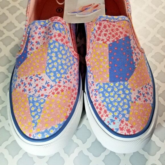 Girl's Sneakers Slip-On Memory Foam Patchwork Floral US Size 2 Lily & Dan NEW - Picture 2 of 5